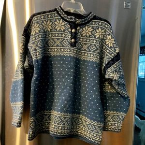 LL Bean, Womens Lg, Scandinavian design, medium blue w/white design p/o sweater.